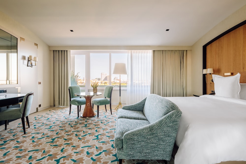 Superior King Room with One King Bed (Non Smoking)