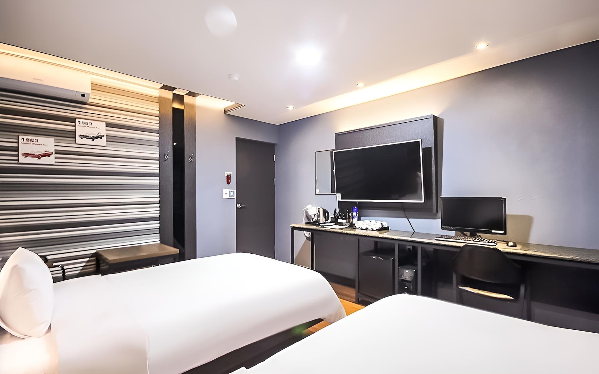 Room (Standard-Twin) - Photo 1