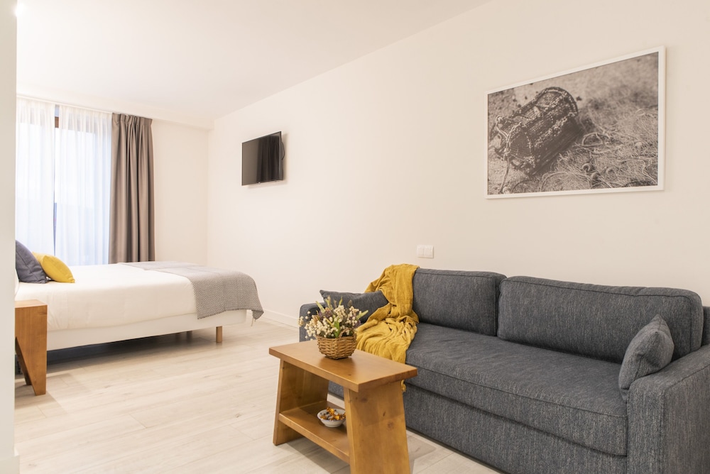 Deluxe Twin Room, Partial Sea View