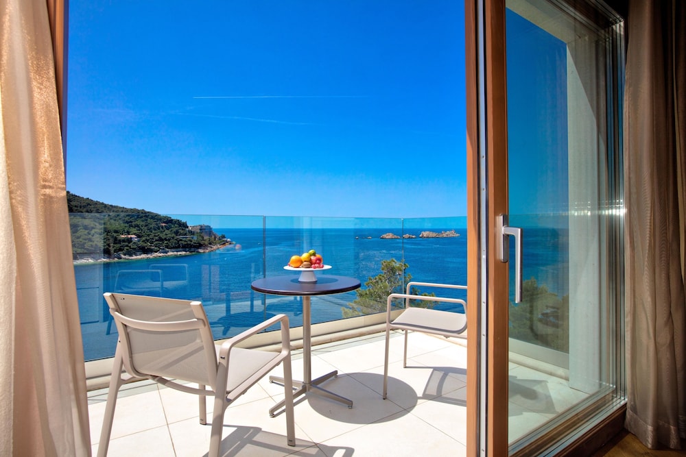 Luxury Apartment, 1 Bedroom, Balcony, Ocean View photo 2