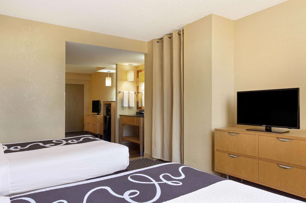 Suite, 1 Bedroom, Non Smoking (2 Full Beds) - Photo 5