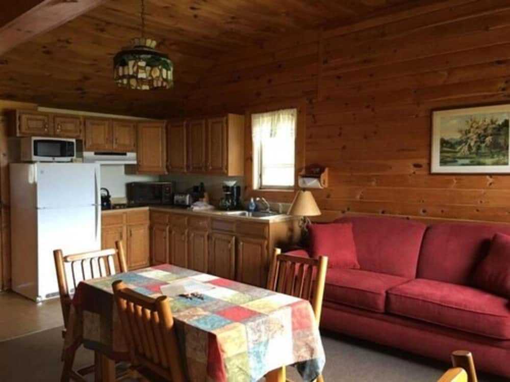 Traditional Cabin, 2 Bedrooms, Beachside photo 3