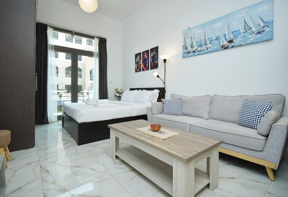Family Studio, 1 King Bed, Non Smoking, Terrace photo 1