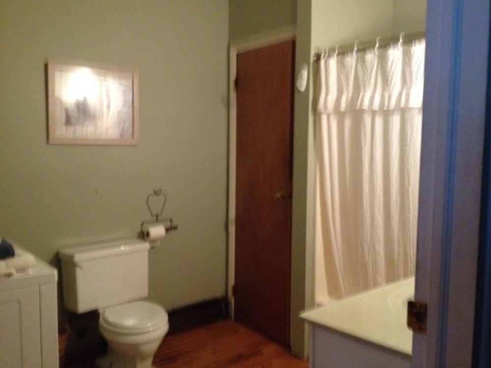 The Nest, 2 Queen Beds and 2 Twin Beds photo 3