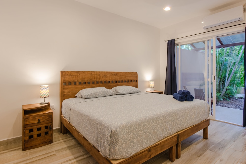 Standard Studio, 1 King Bed, Kitchen, City View