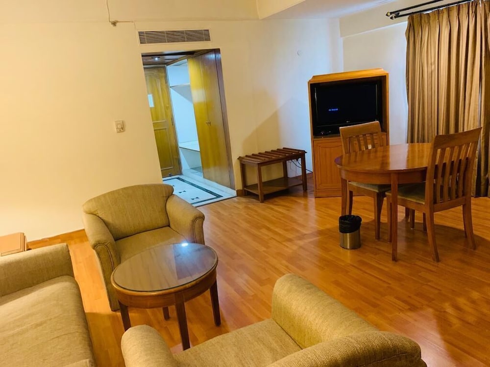 Deluxe Room - Photo 5