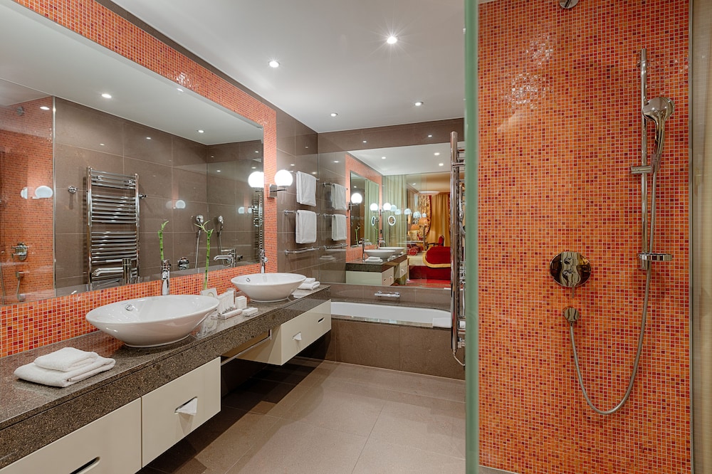Classic Room (Deluxe Junior Suite) photo 3
