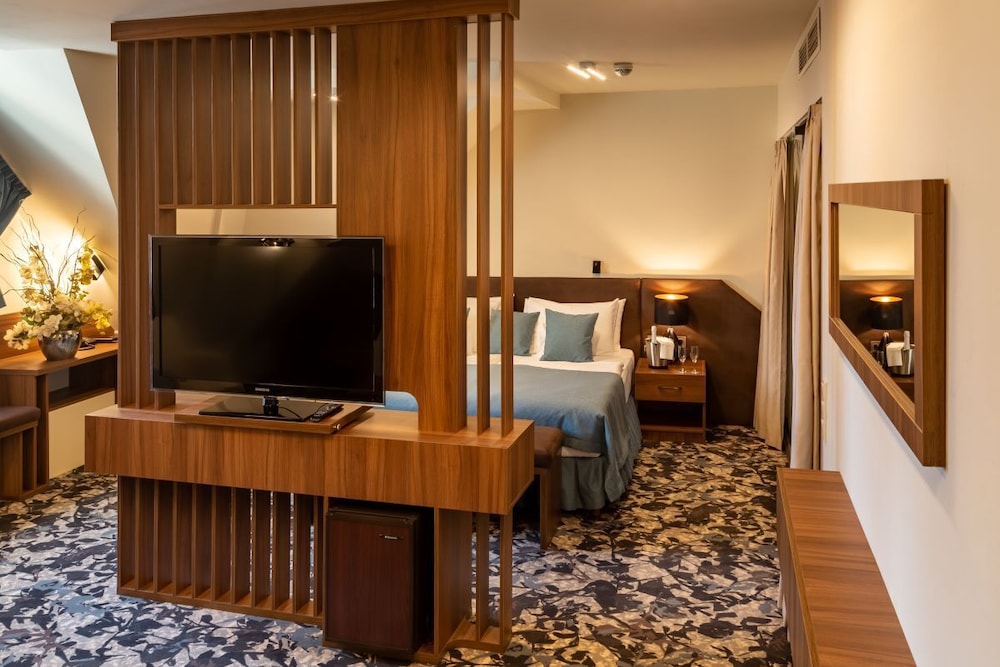 Deluxe Room - Photo 2