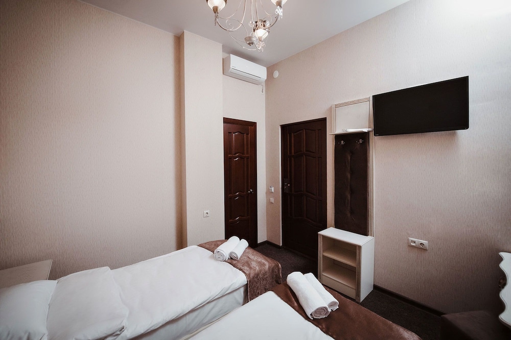 Economy Twin Room photo 2
