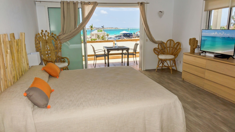 Traditional Studio, 1 King Bed, Sea View photo 3
