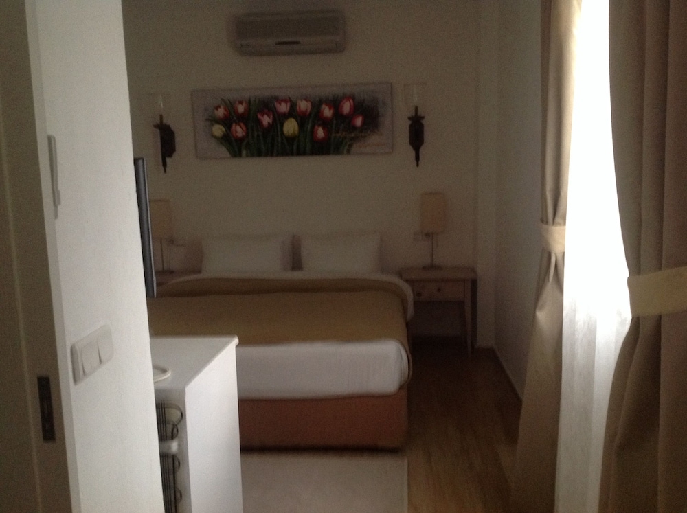 Economy Room, Ground Floor (Car Park View)