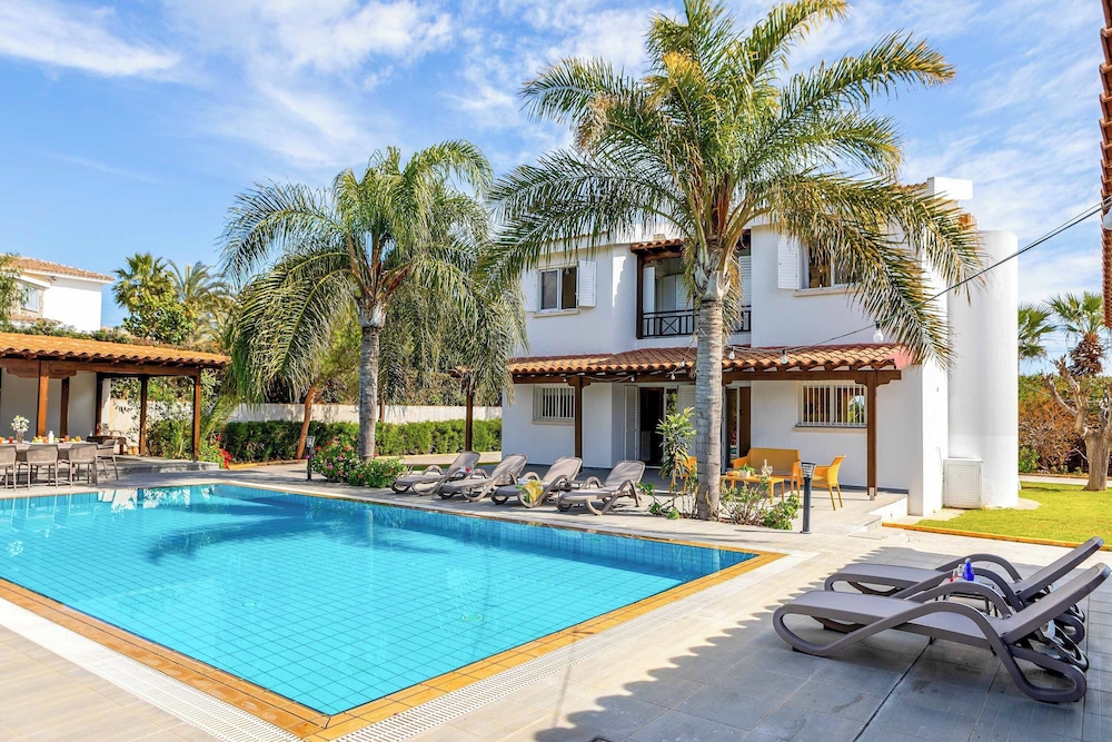 Villa (4 Bedrooms)