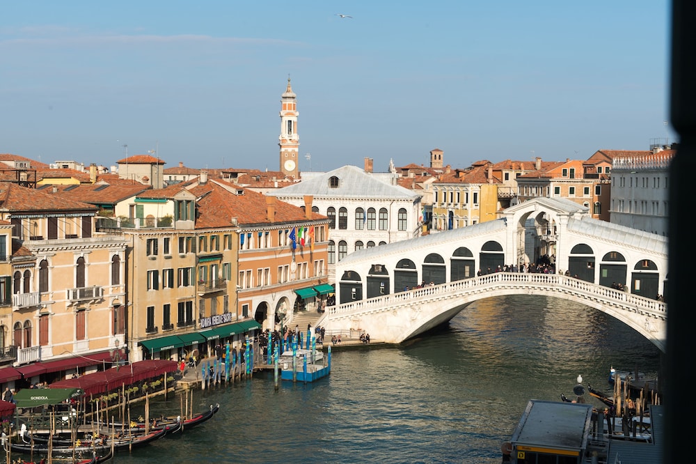 Junior Suite, Canal View (Grand Canal View / Rialto Bridge) photo 2