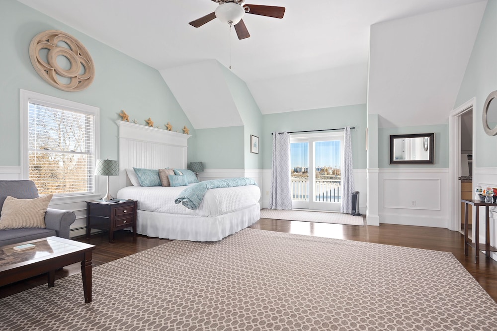 King Luxury Suite Overlooking the Bay photo 2