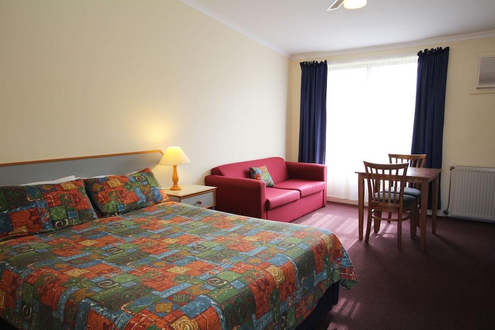 Family Room, 2 Bedrooms, Jetted Tub photo 2