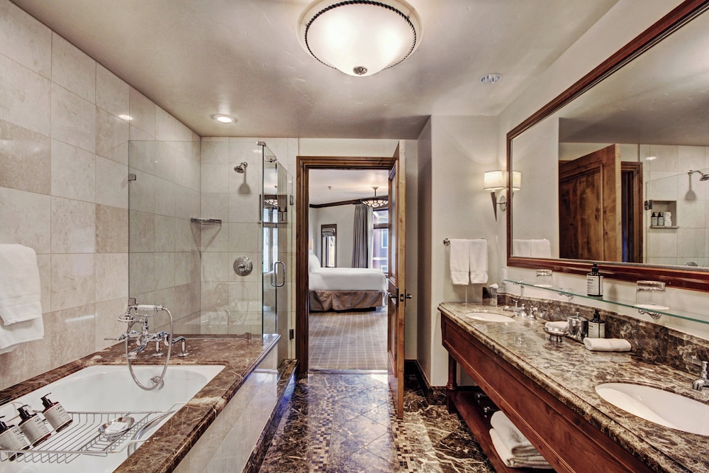 Suite, 1 King Bed (Arrabelle) - Photo 15