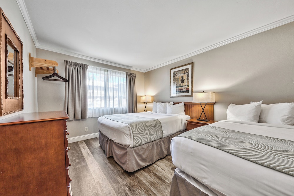Deluxe Suite, 2 Bedrooms, Poolside - Photo 5