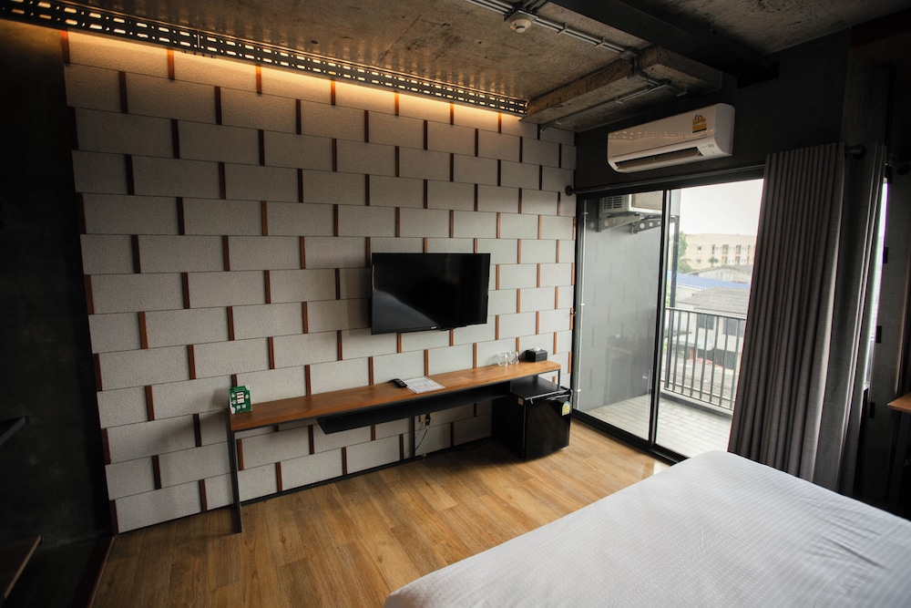 Loft King Bed - Photo 5