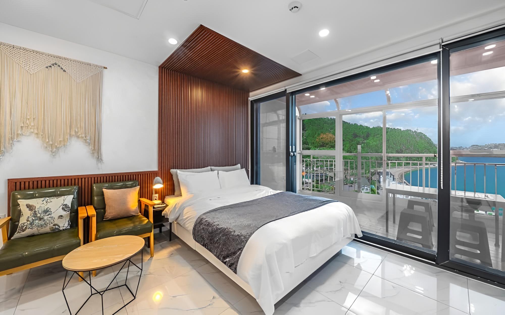 Room (B-101) - Photo 5