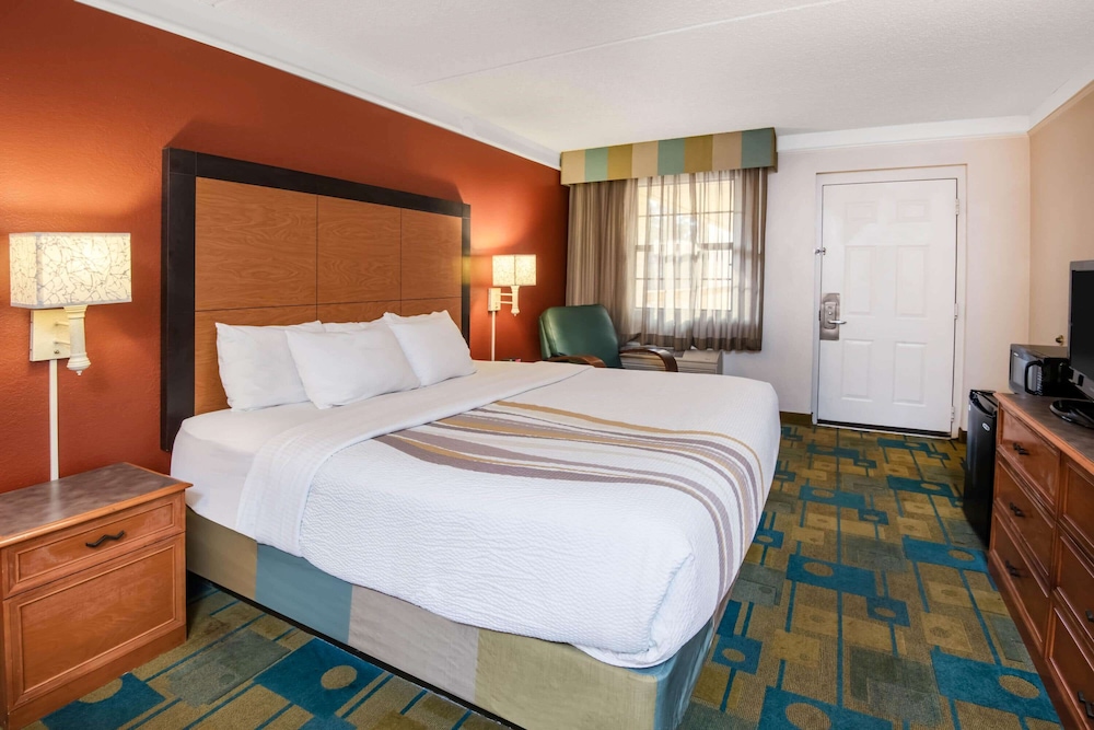 Room, 1 King Bed, Non Smoking - Photo 1