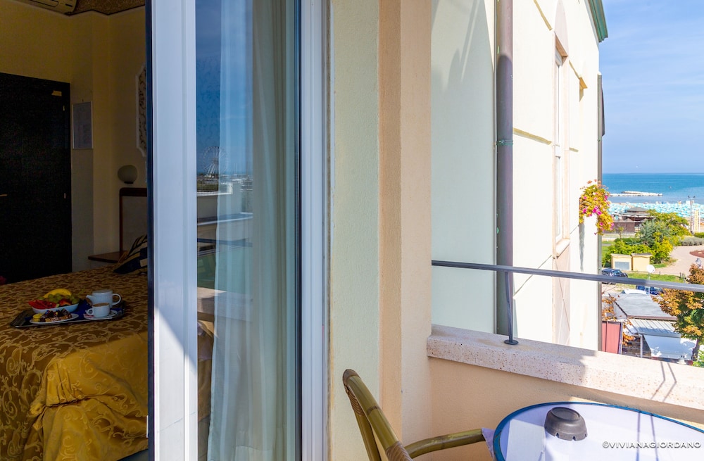 Superior Double Room, 1 Double Bed, Balcony, Sea View - Photo 5