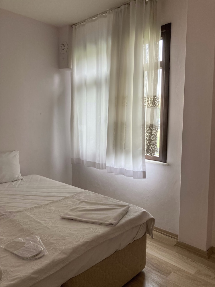 Standard Room, 3 Bedrooms, Kitchen, Annex Building photo 2