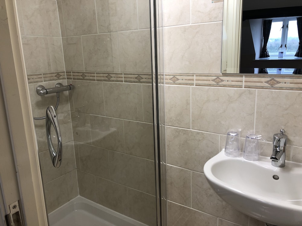 Standard Twin Room, Ensuite, River View - Photo 5