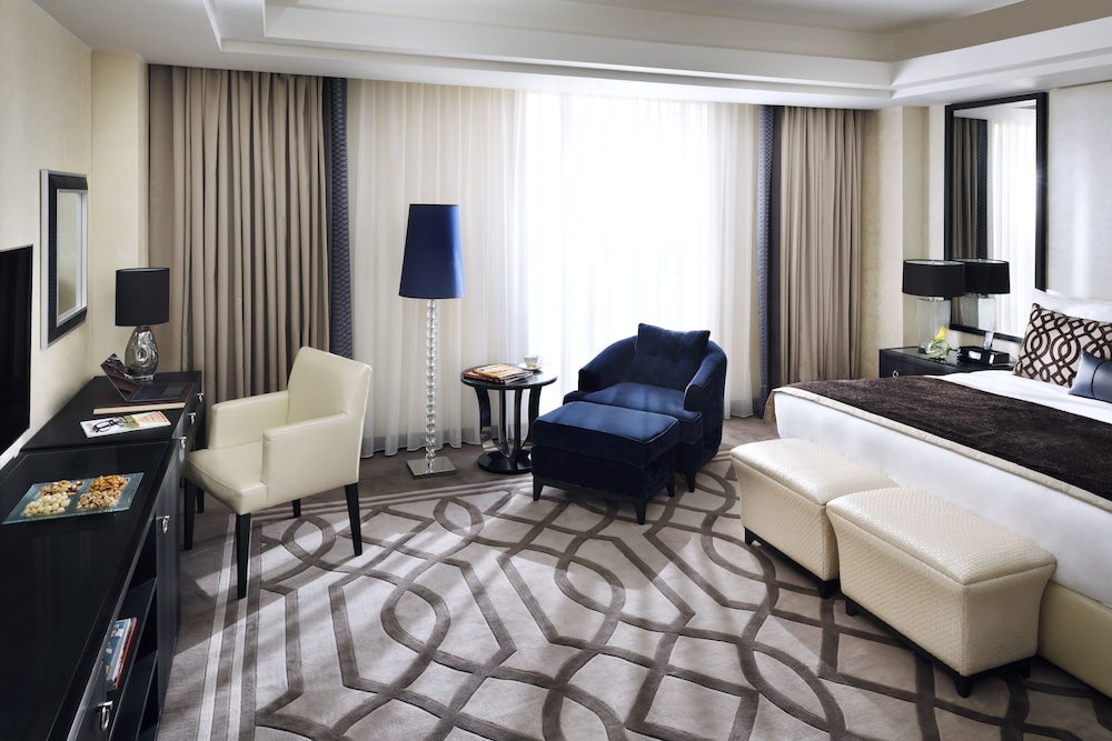 Grand Room, 1 King Bed, Non Smoking, City View - Photo 8