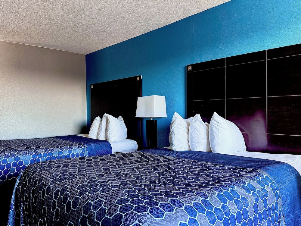 Standard Double Room, 2 Queen Beds - Photo 1