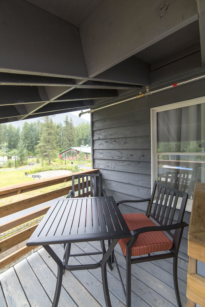 Panoramic Room, 1 Queen Bed, Shared Bathroom, Mountain View (Not Pet Friendly) photo 3