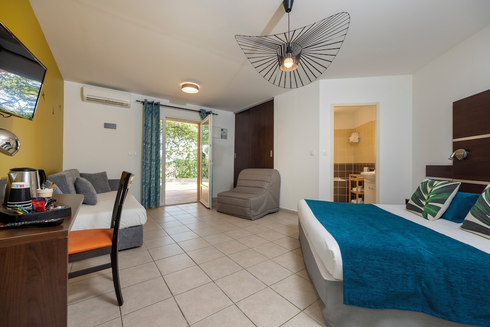Family Quadruple Room - Photo 3