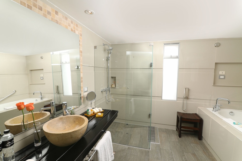 Executive Twin Room - Photo 12