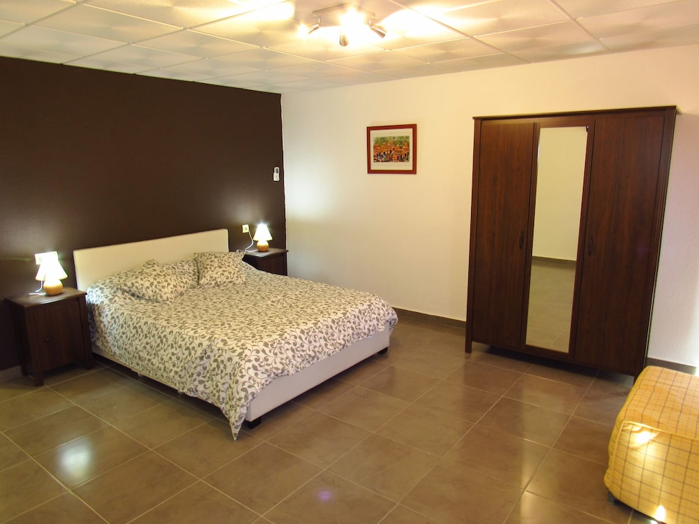 Habitación Cuádruple Familiar con Vista al Jardín
