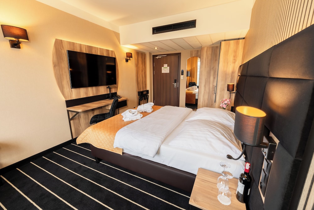 Double Room, Bathtub - Photo 5