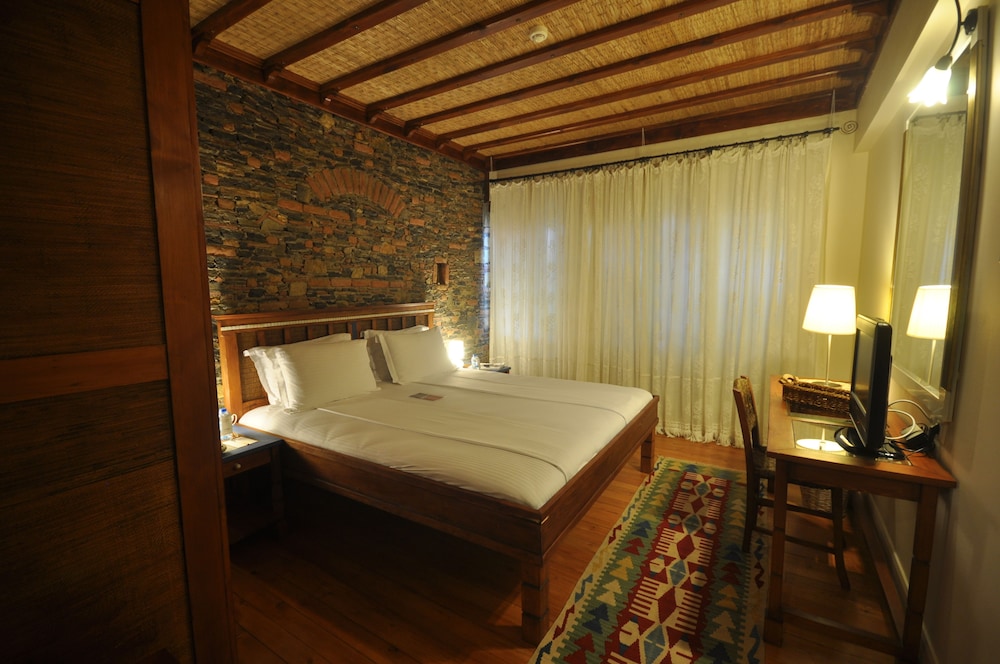 Suite, French Balcony - Photo 8