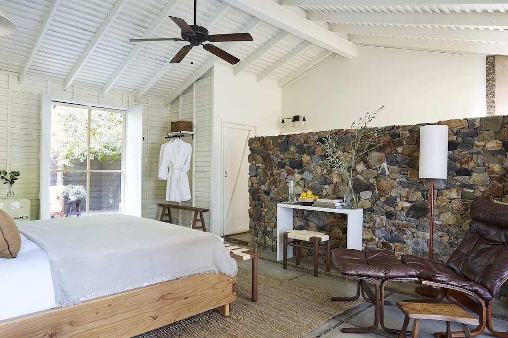 Garden Room, 1 King Bed photo 2