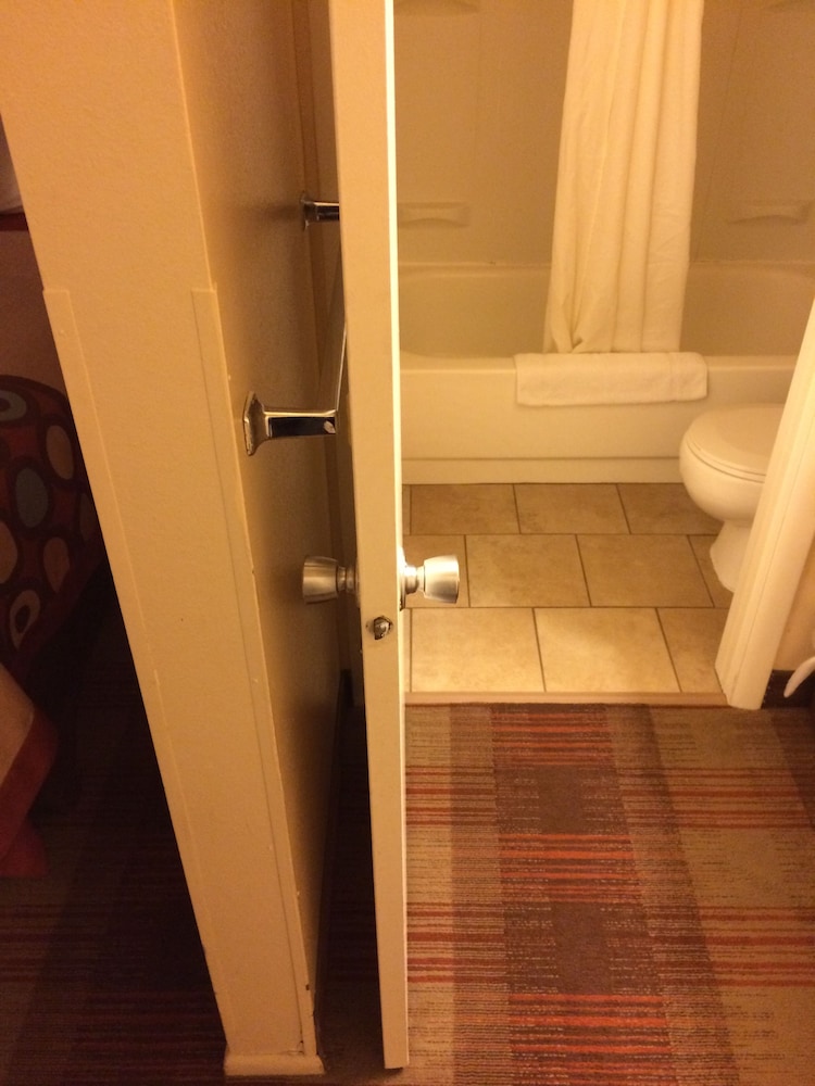 Room, Multiple Beds, Microwave - Photo 6