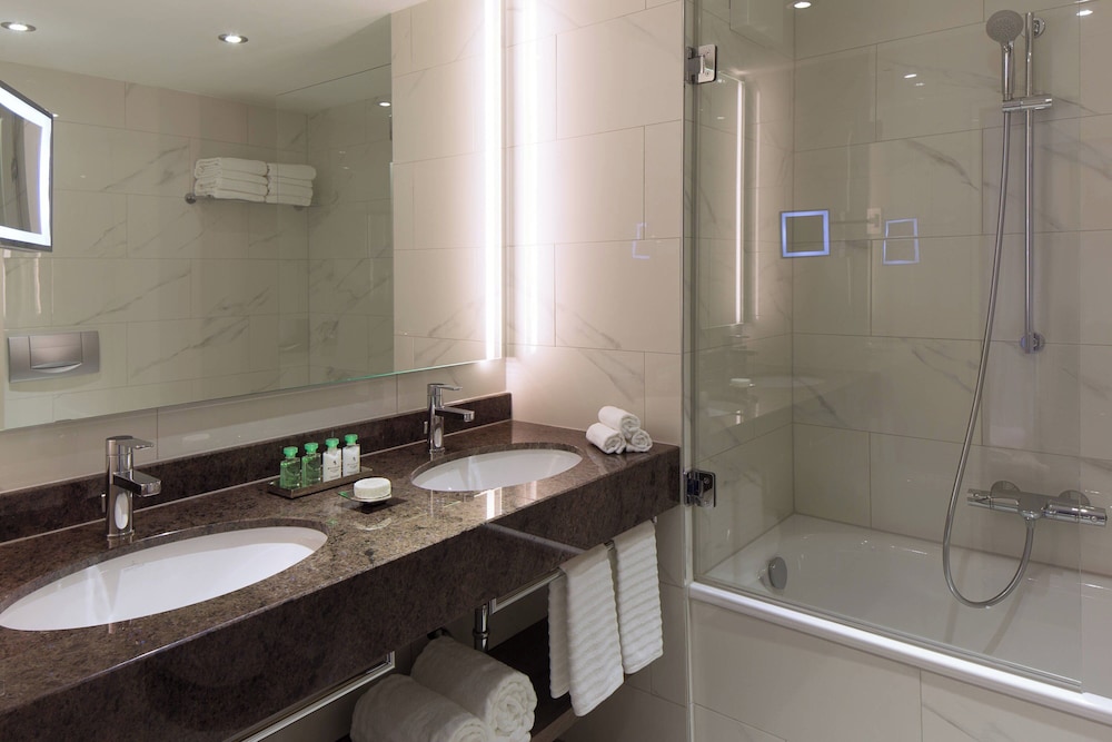 Suite, 2 Bedrooms, City View - Photo 12