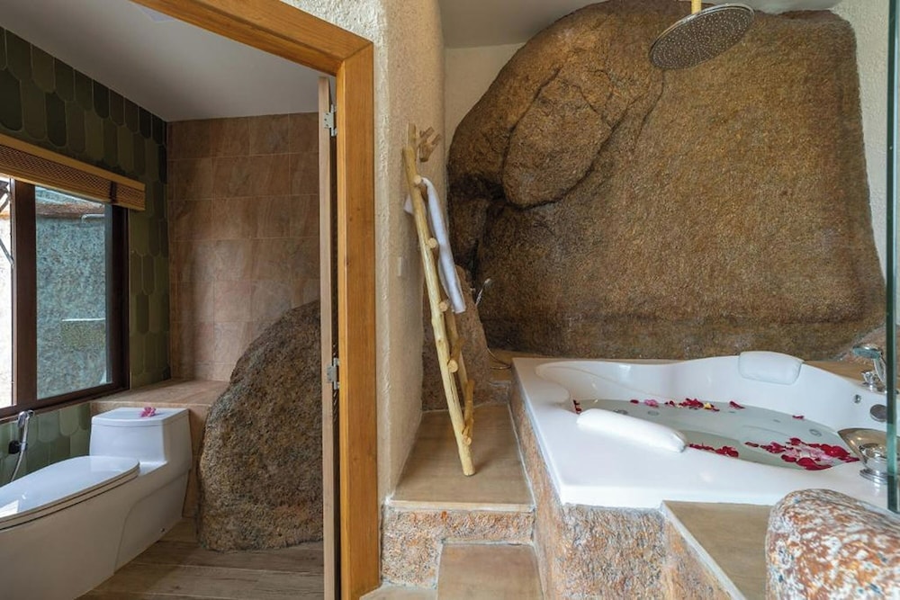3 Bedroom Villa with Private Swimming Pool - Photo 9