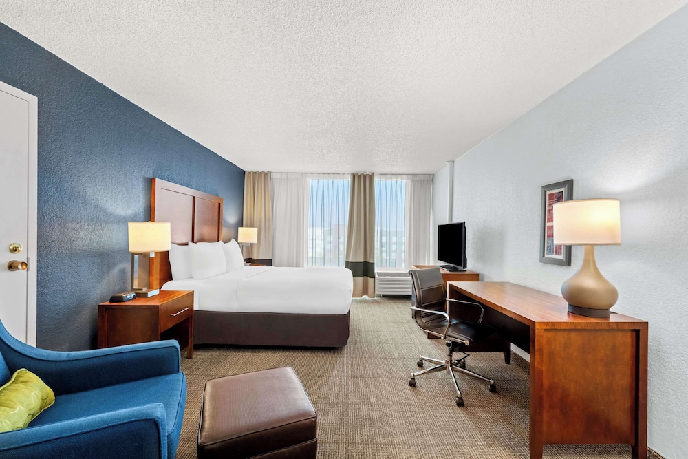 Suite, 2 Queen Beds, Non Smoking - Photo 2