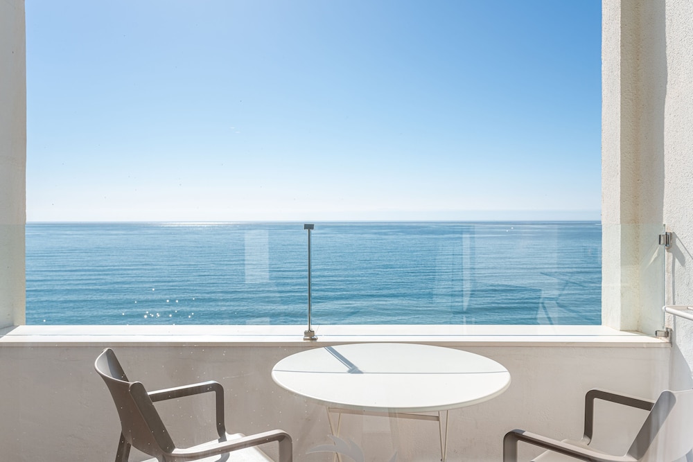 Premium Room, Sea View (2 adults + 1 Child) - Photo 3