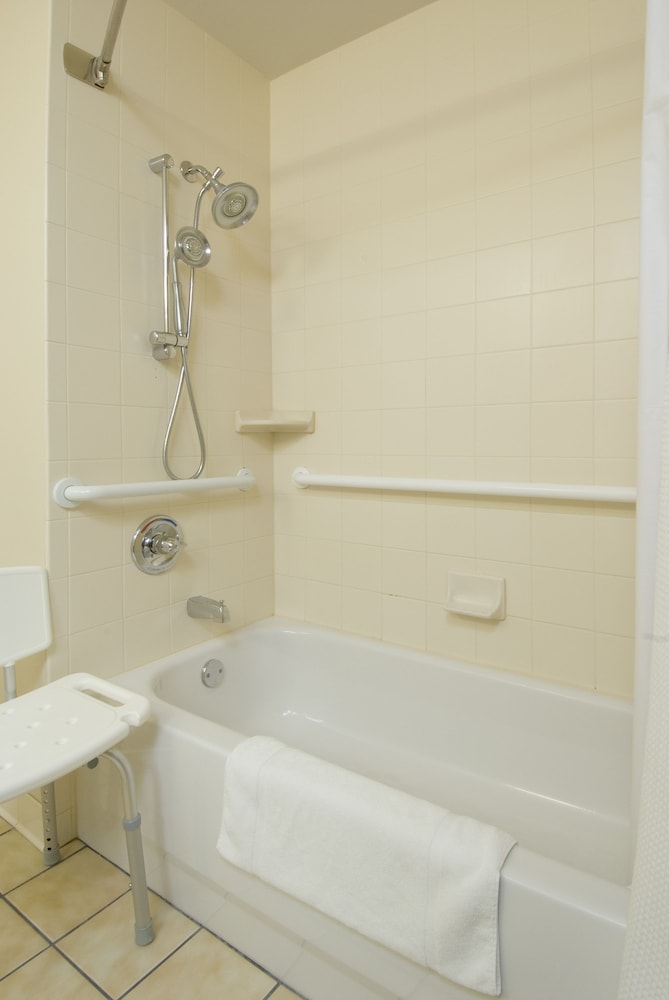 Standard Room, 1 Queen Bed, Accessible (Mobil Tub) - Photo 2