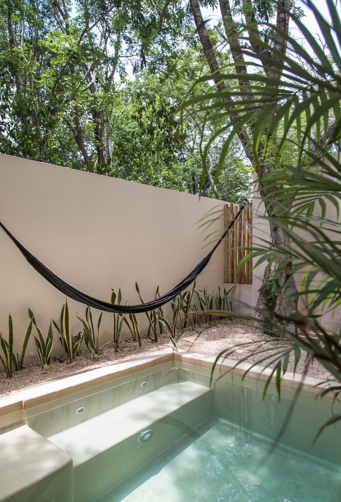 Luxury Studio, 1 King Bed with Sofa bed, Private Pool, Garden View - Photo 12