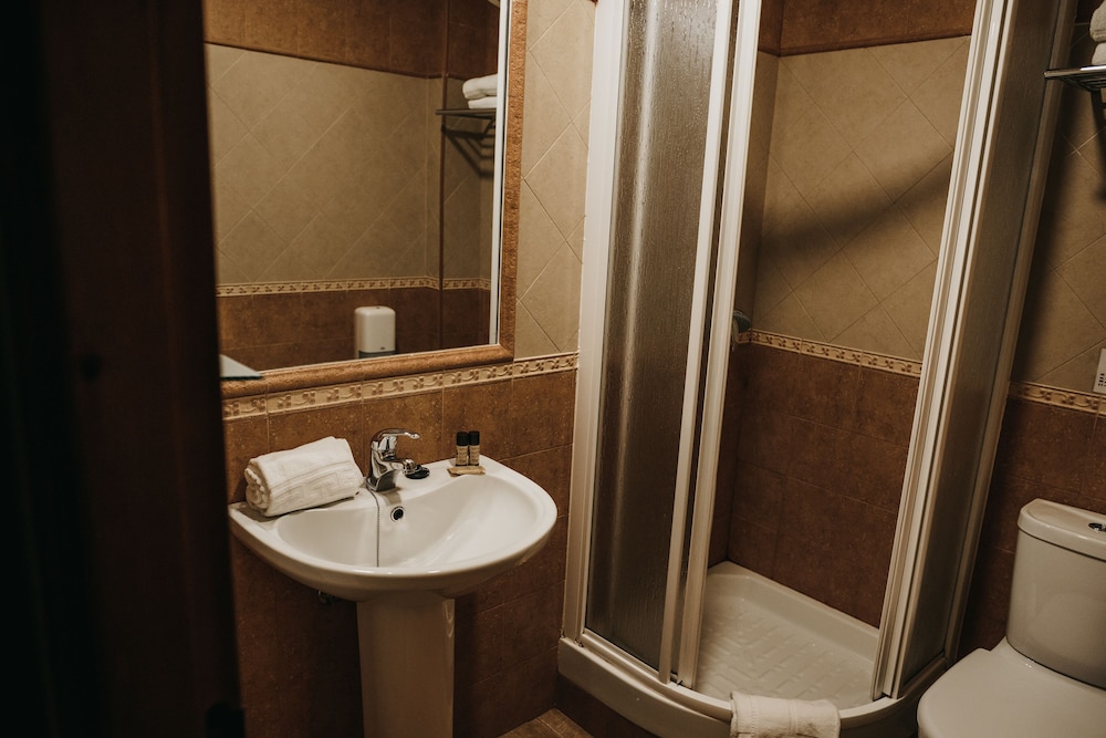 Superior Double or Twin Room - Photo 3