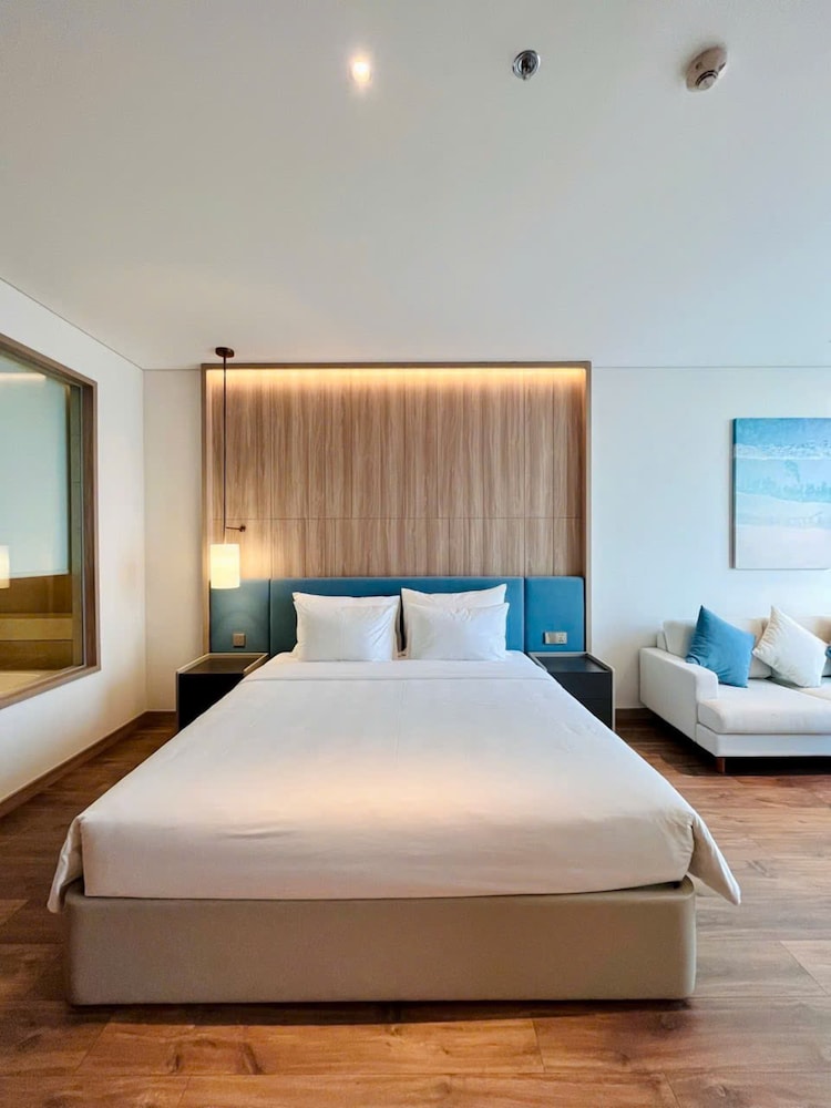 Luxury Apartment, 1 Bedroom, Beach View