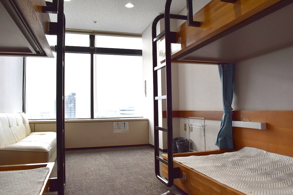 Triple Room (Private Room), Shared Bathroom- No Building Entry/Exit 11PM-6AM photo 1