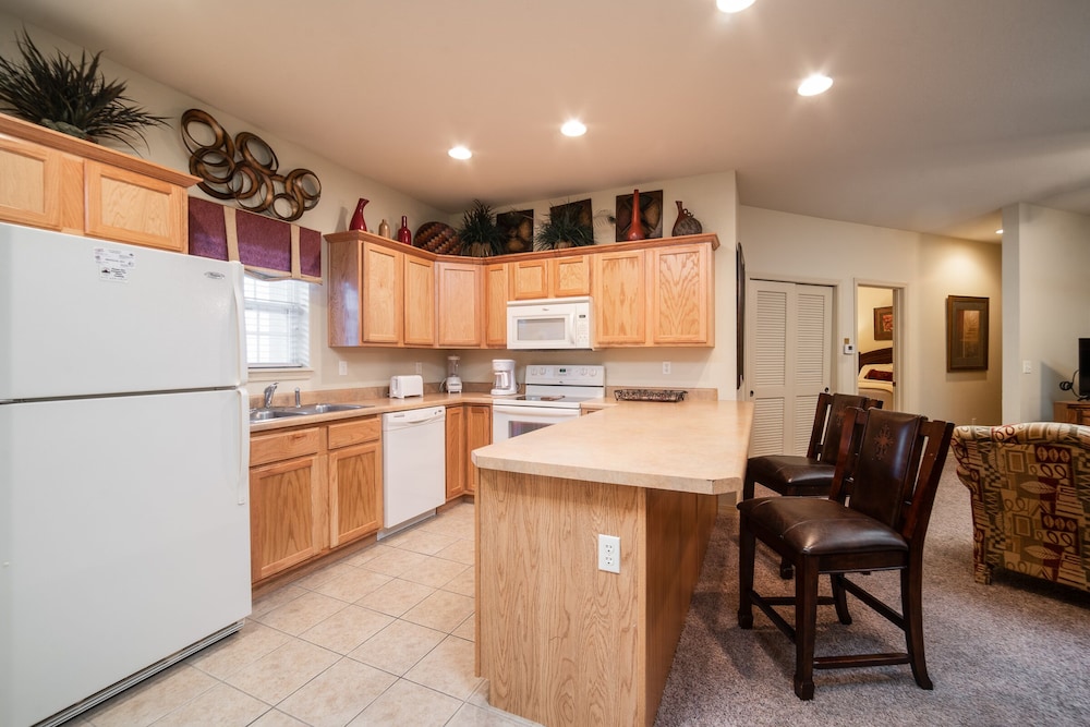 1 Bedroom Condo photo 2