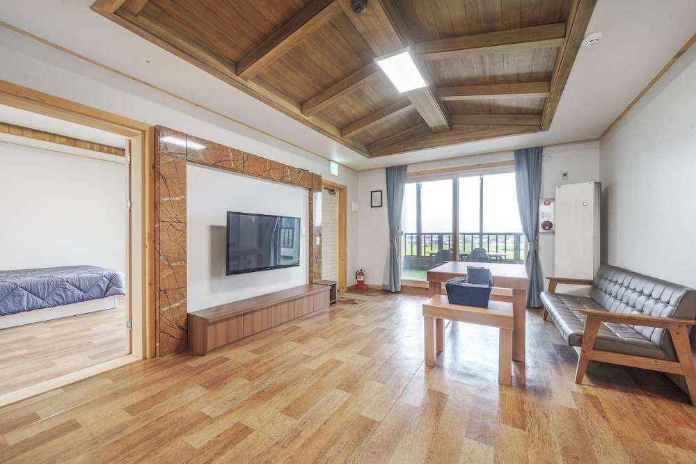 Basic Room, 2 Bedrooms (M-C201)