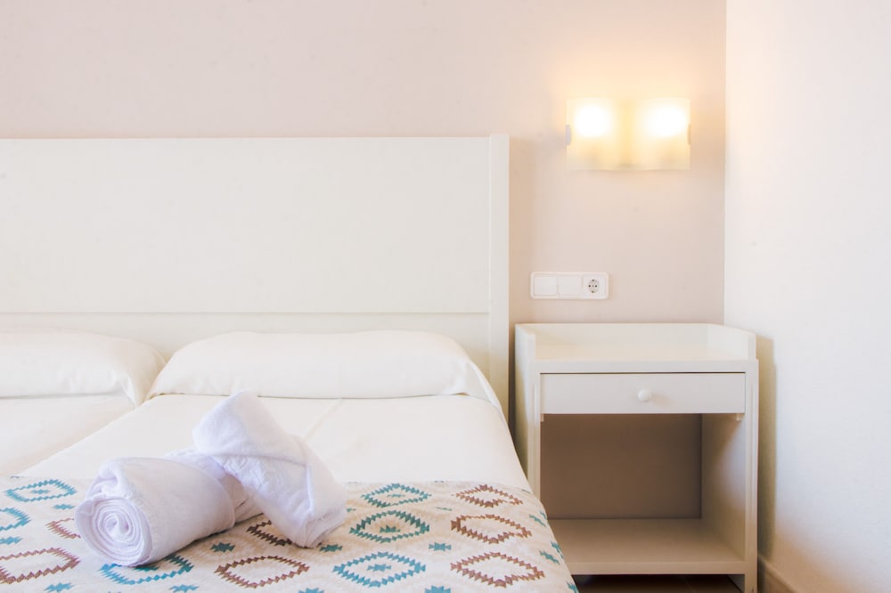 Standard Double Room (1 Adult + 1 Child)