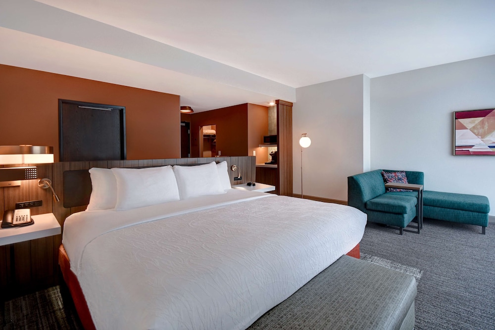 Deluxe Room, 1 King Bed - Photo 2